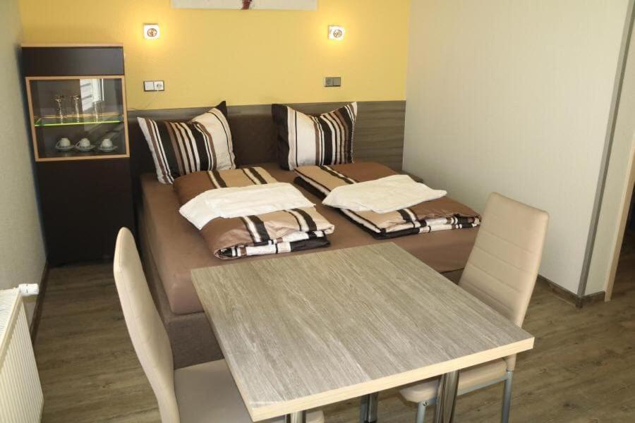 Pension Florion Bernburg Exteriör bild